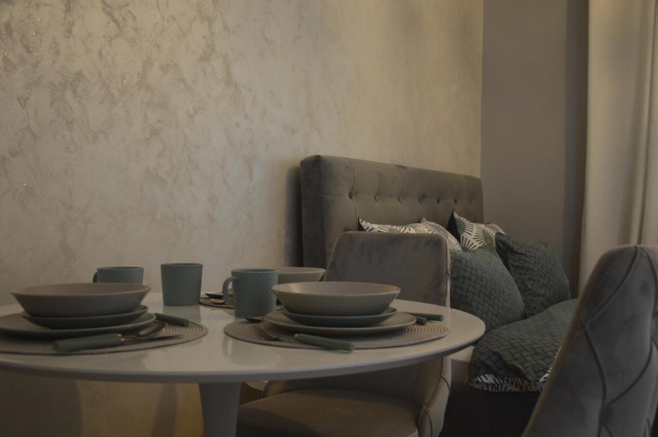 Teodora Lux Apartman Free Privat Parking Apartment โนวีซาด ภายนอก รูปภาพ